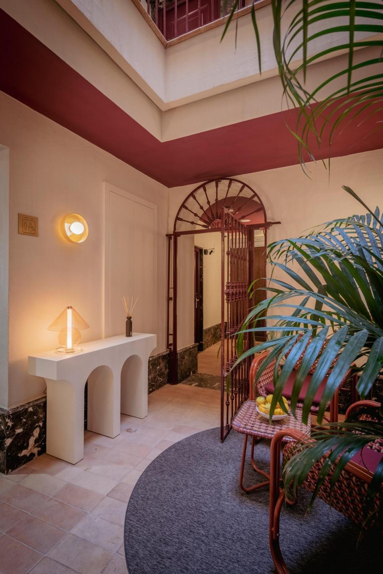 Lirium Casa Patio Hotel Севиля Екстериор снимка