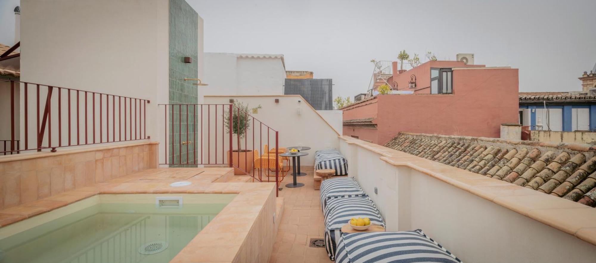 Lirium Casa Patio Hotel Севиля Екстериор снимка