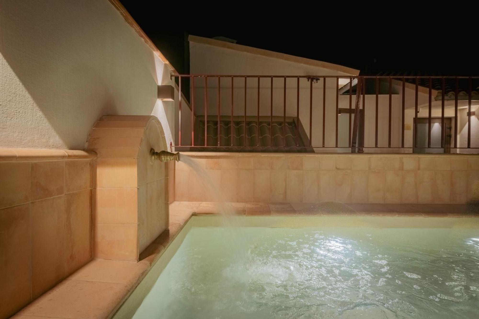 Lirium Casa Patio Hotel Севиля Екстериор снимка
