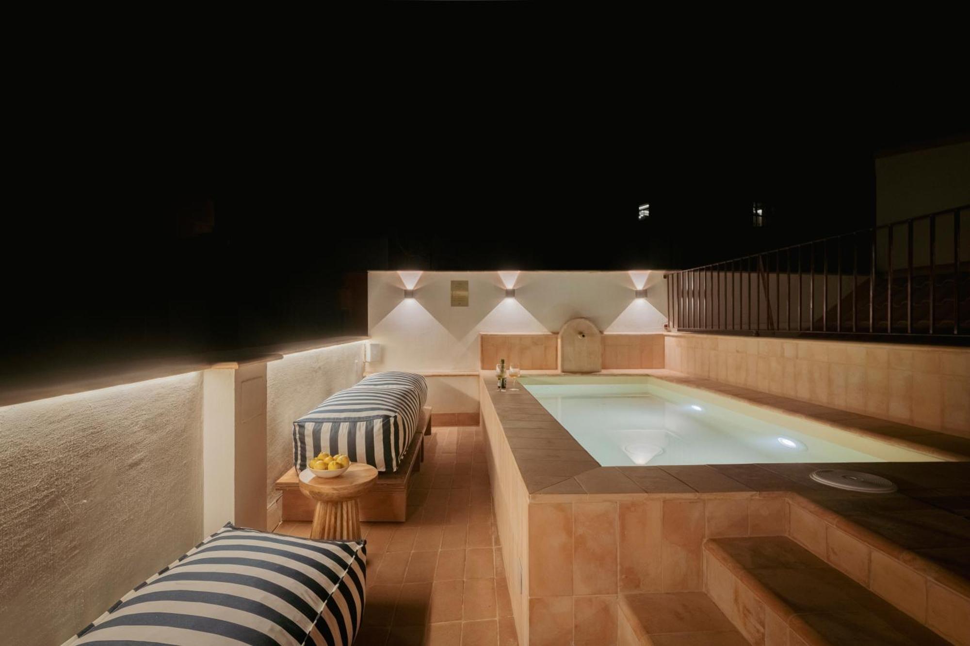 Lirium Casa Patio Hotel Севиля Екстериор снимка