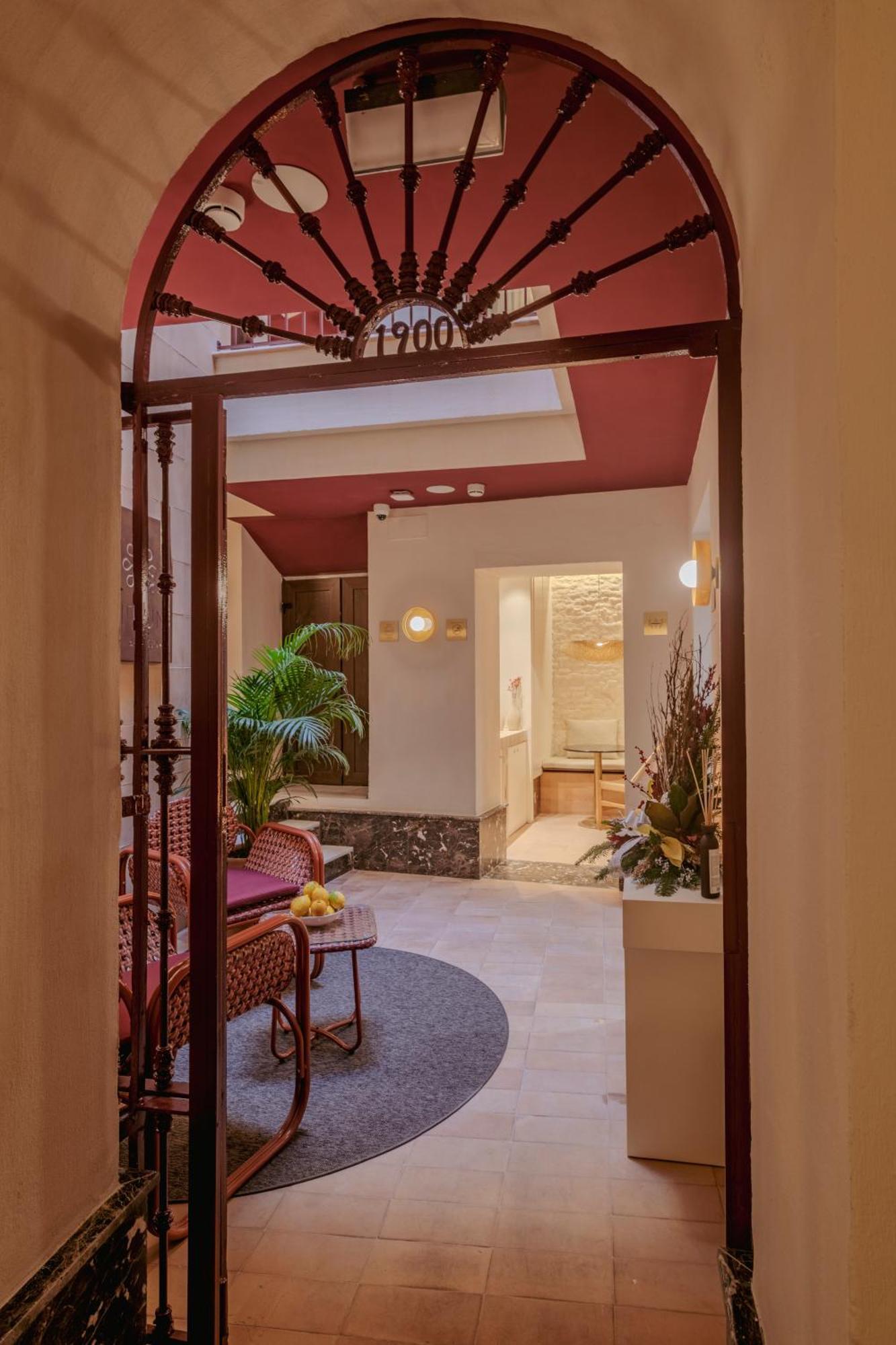 Lirium Casa Patio Hotel Севиля Екстериор снимка