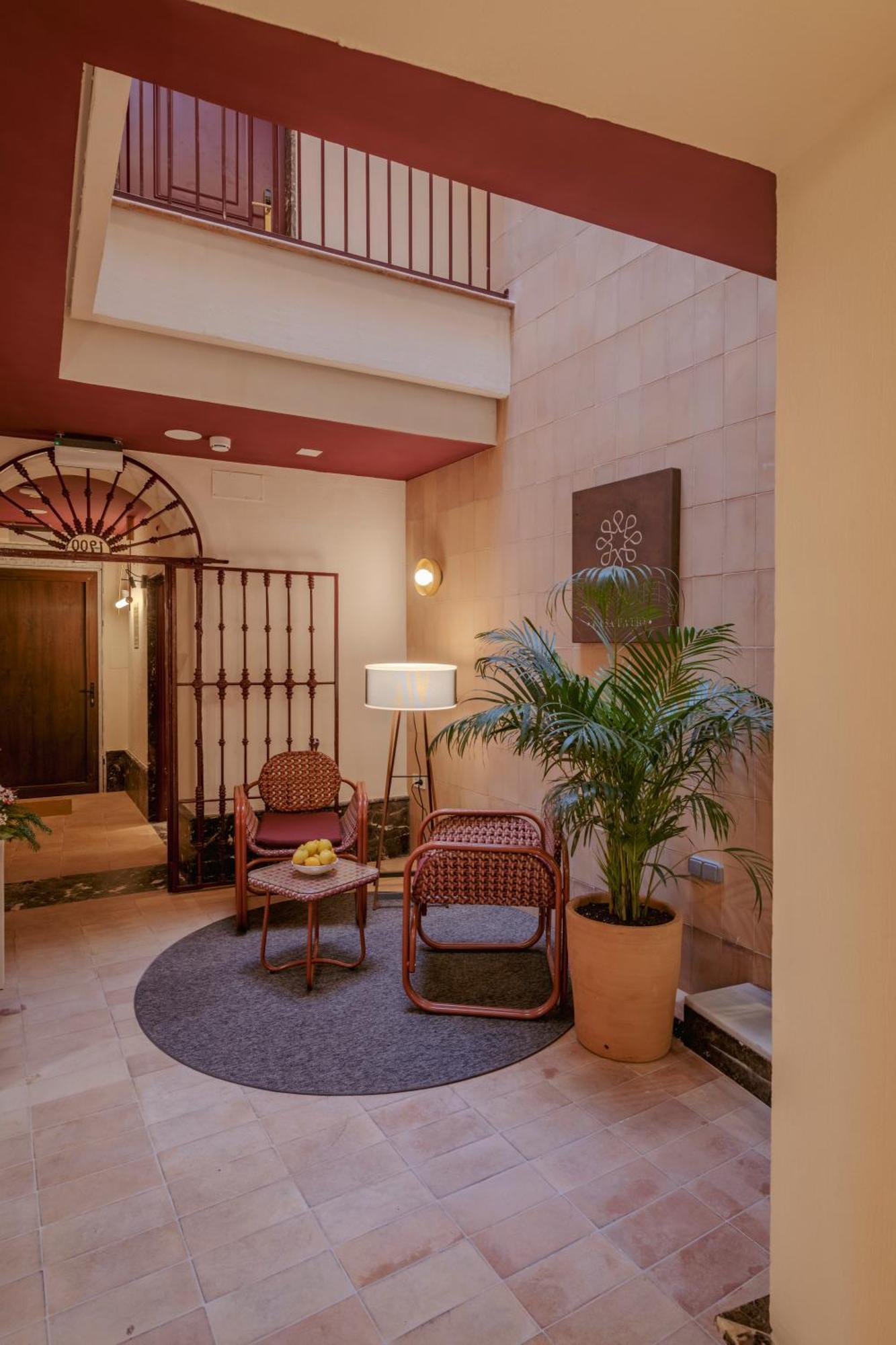 Lirium Casa Patio Hotel Севиля Екстериор снимка