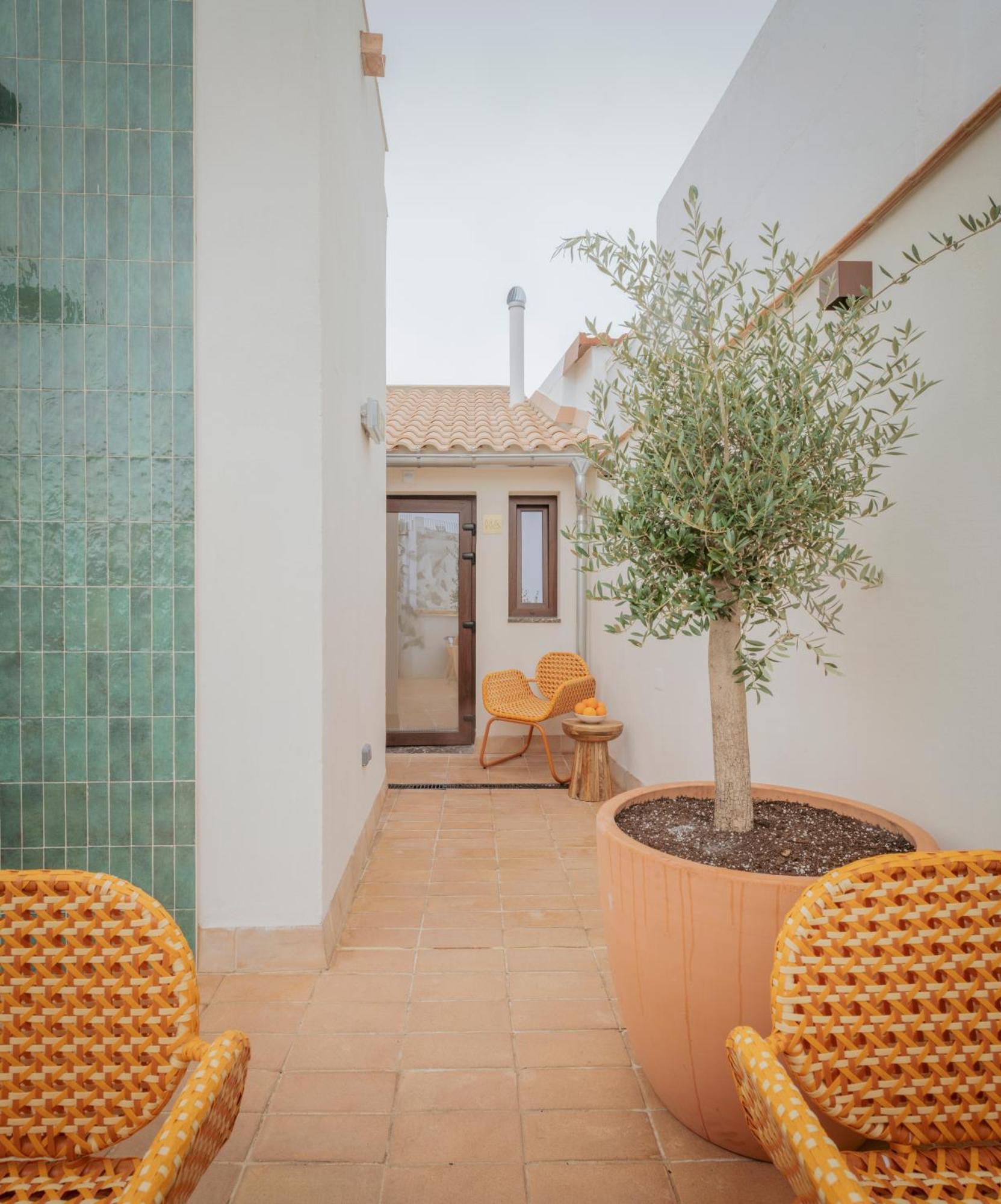 Lirium Casa Patio Hotel Севиля Екстериор снимка