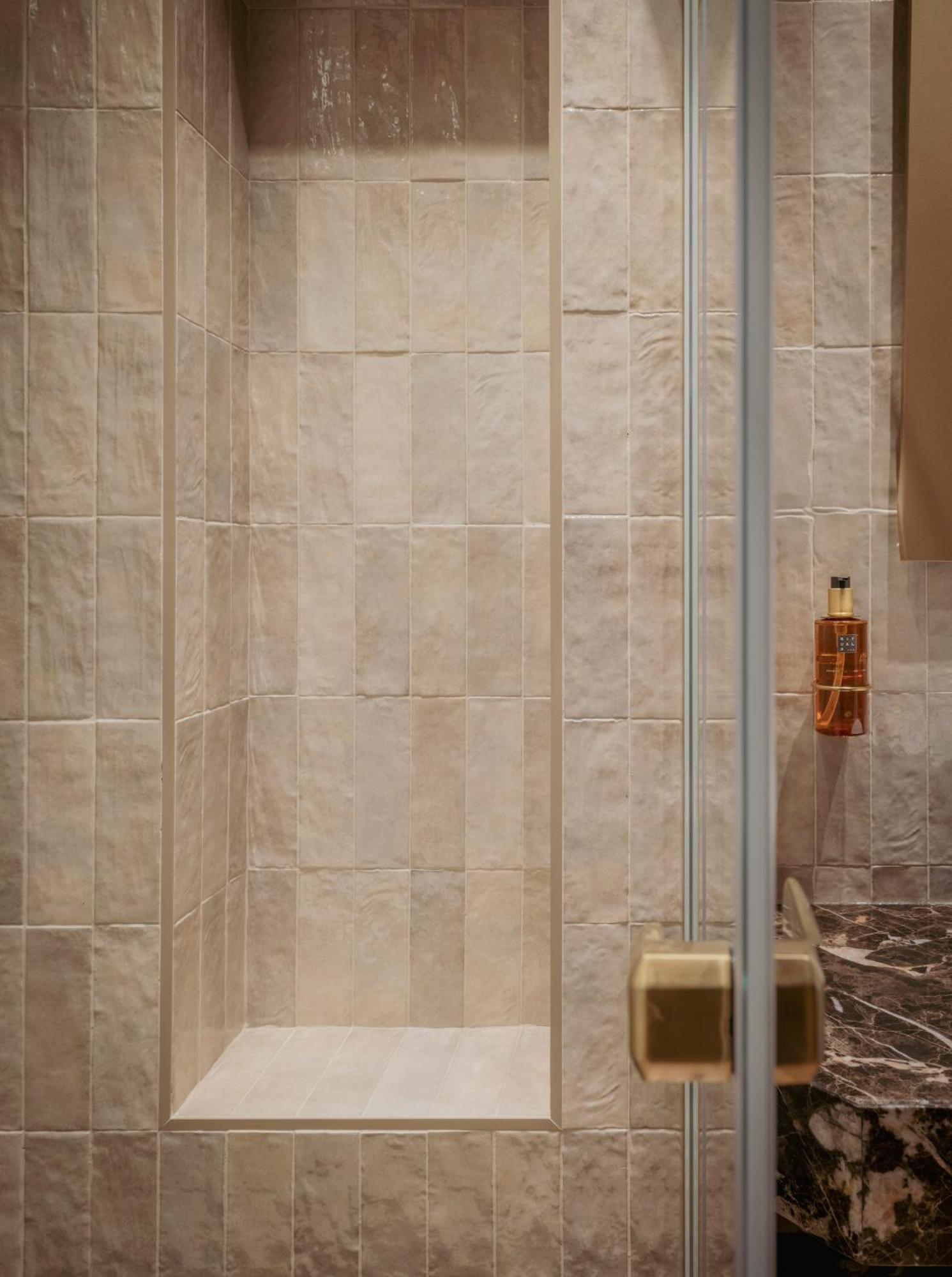 Lirium Casa Patio Hotel Севиля Стая снимка