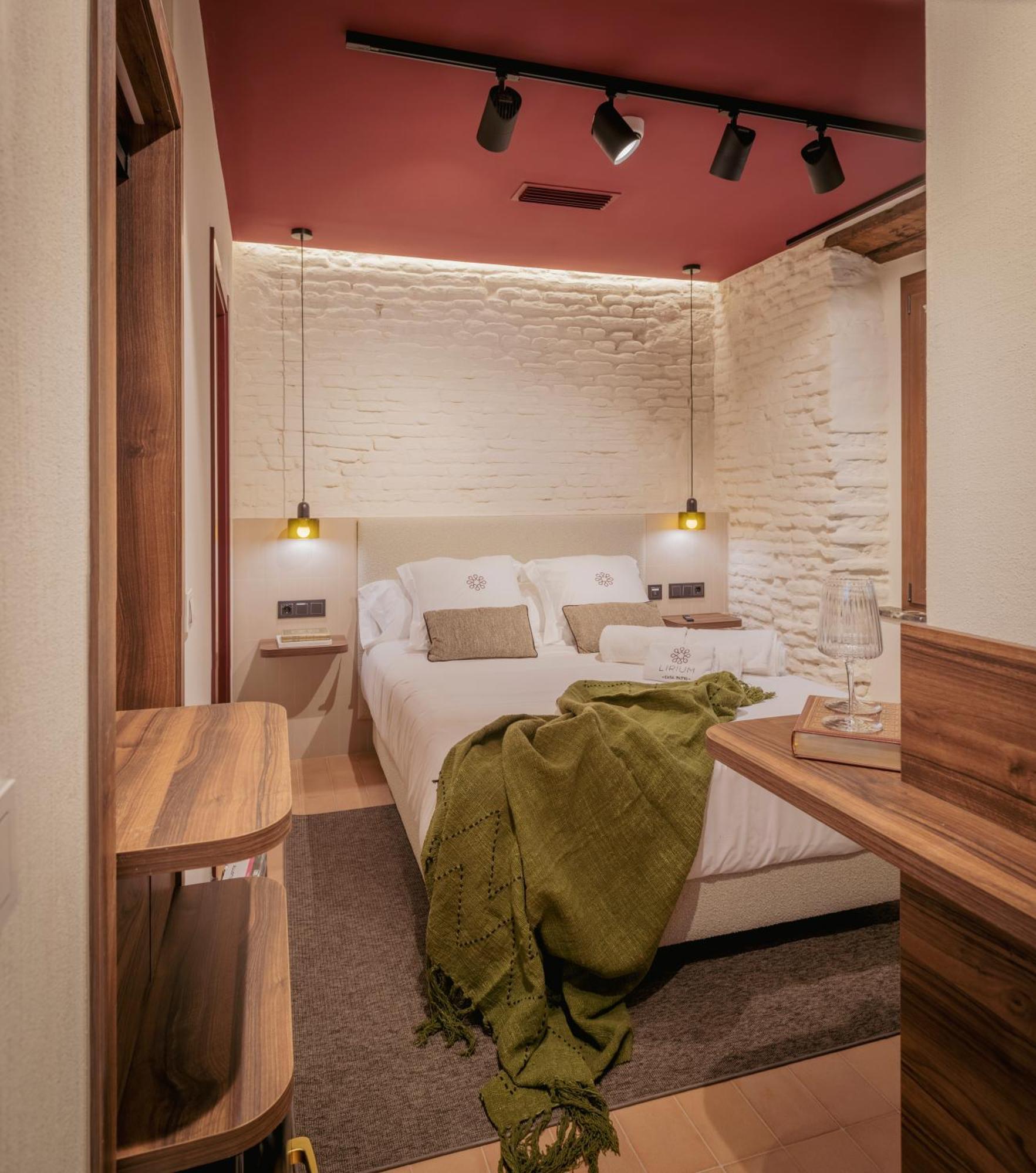Lirium Casa Patio Hotel Севиля Екстериор снимка