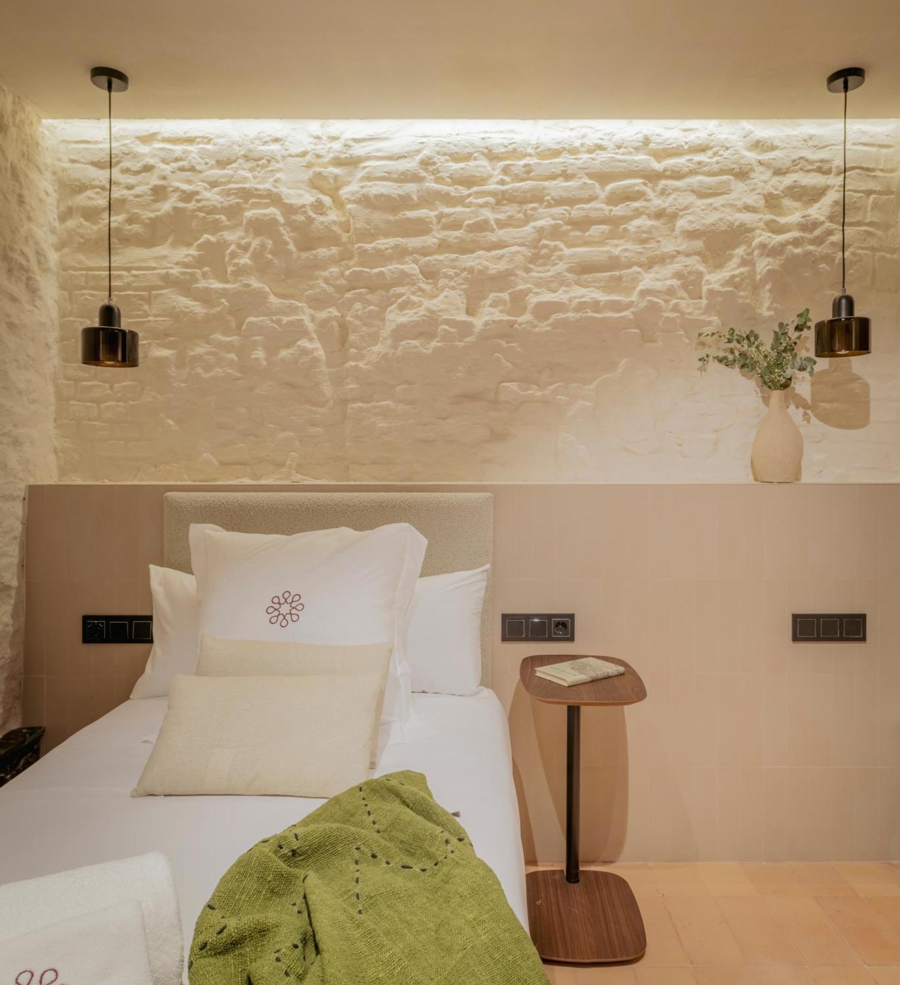 Lirium Casa Patio Hotel Севиля Стая снимка